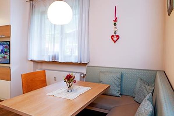 Apartment (Sturm) | In-room dining