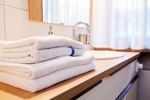 Apartment (Sturm) | Badezimmerausstattung | Kostenlose Toilettenartikel, Haartrockner, Handtücher