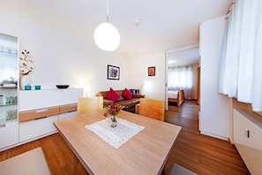 Apartment (Sturm) | In-room dining