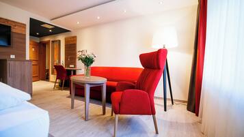 Junior Suite | Living area | Flat-screen TV