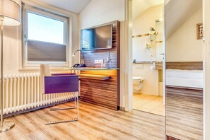 Single Room (Brauerei) | 1 bedroom, hypo-allergenic bedding, individually decorated, desk
