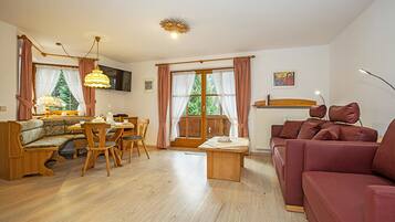 Apartment | Wohnbereich | Flachbildfernseher