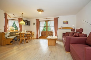 Apartment | Living area | Flat-screen TV