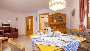 Apartemen | Makan di kamar