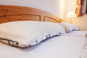 Apartment | 1 bedroom, in-room safe, desk, cribs/infant beds