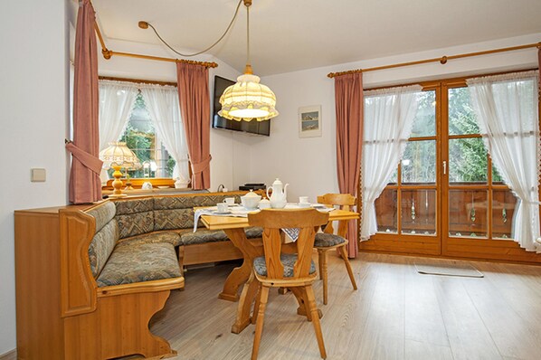 Apartment | In-room dining - Ferienwohnung Oertl (Reit im Winkl)