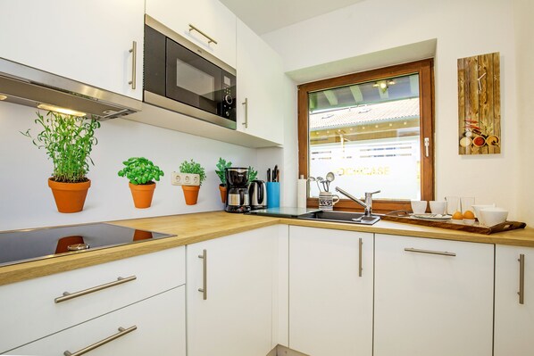 Apartment (Schmankerl) | Eigene Küche | Großer Kühlschrank, Mikrowelle, Ofen, Herdplatte