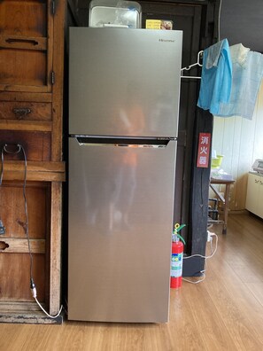 Tradisjonelt firemannsrom (Japanese Style) | Eget kjøkken | Kjøleskap, mikrobølgeovn, kokeplater og kjøkkenutstyr