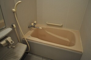 Tradisjonelt firemannsrom (Japanese Style) | Bad | Dusj, tøfler og håndklær