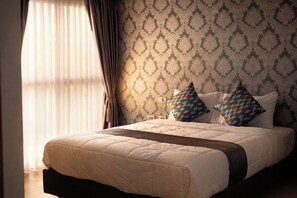 Suíte júnior, sacada | Frigobar, escrivaninha, Wi-Fi de cortesia