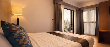 Minibar, desk, free WiFi