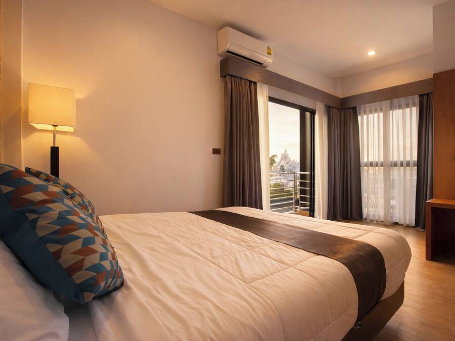 Junior suite, balkon | Een minibar, een bureau, gratis wifi