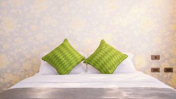 Minibar, desk, free WiFi