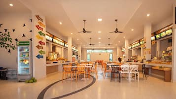 Daily cooked-to-order breakfast for a fee