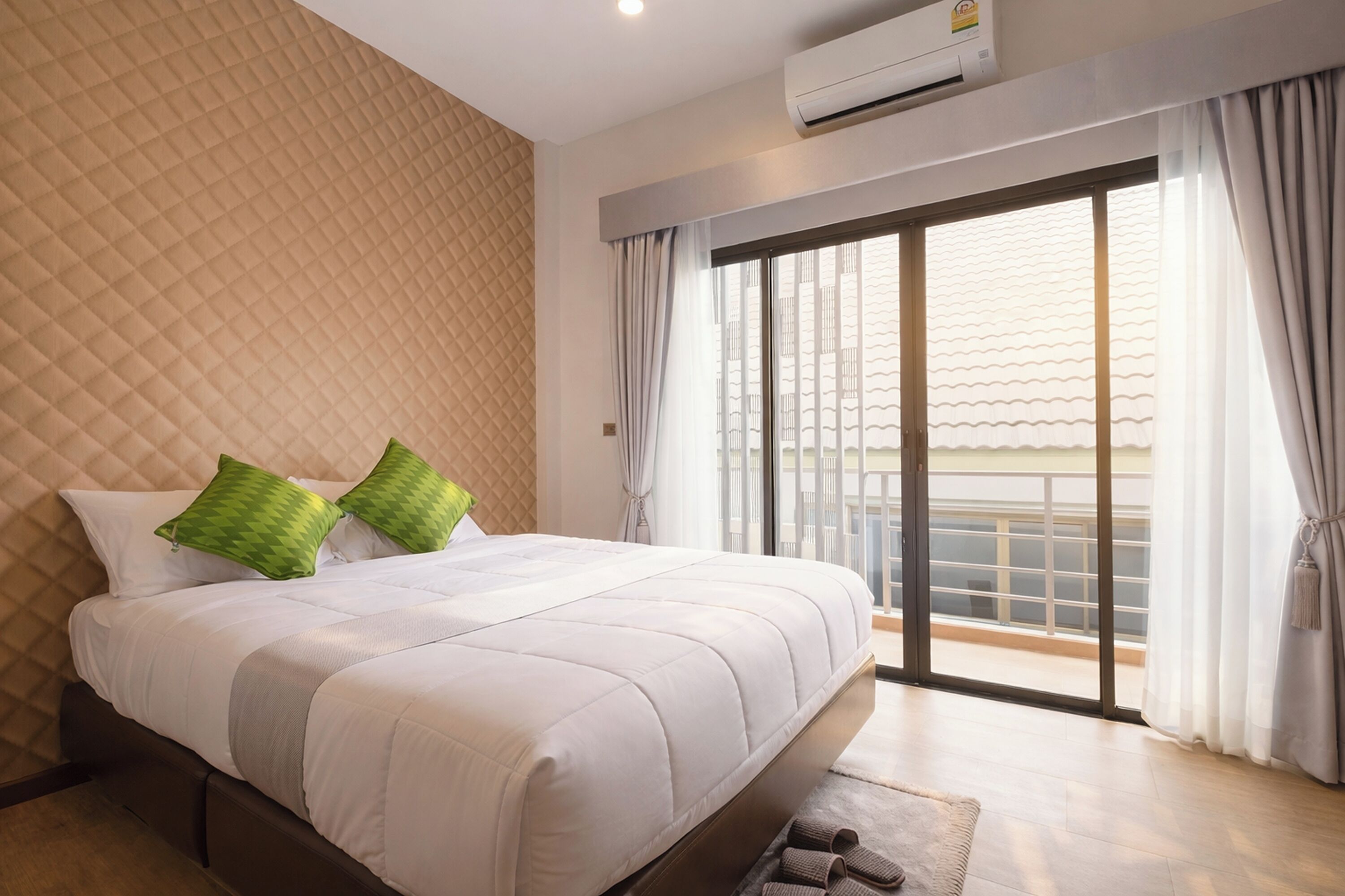 尊貴雙人房 | 迷你吧、書桌、免費 Wi-Fi