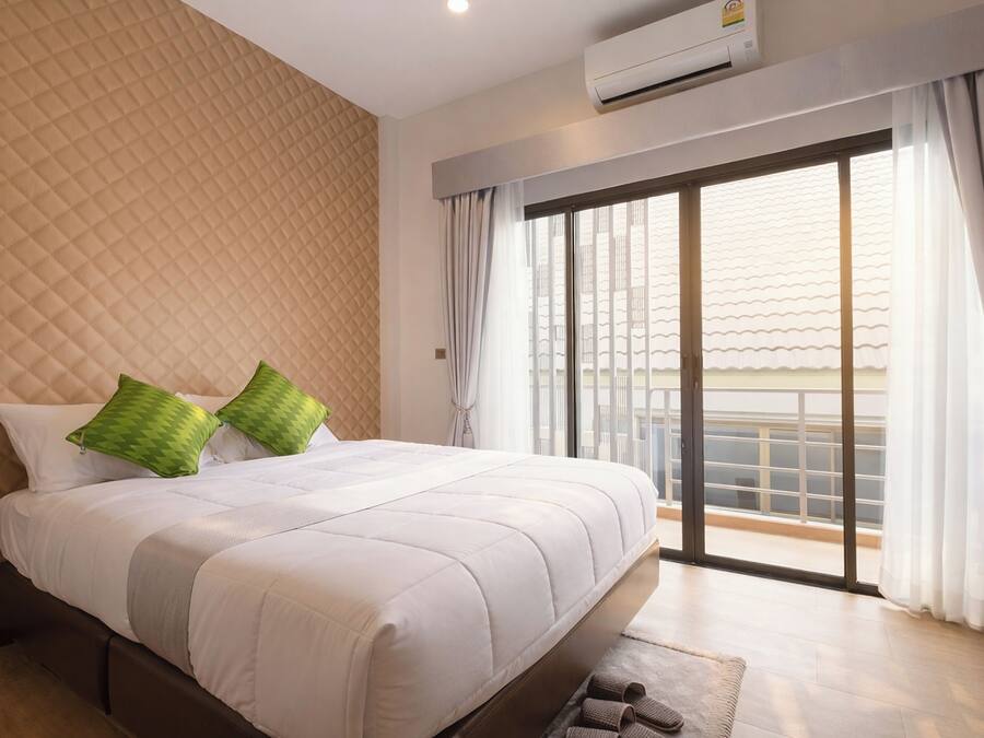 Premier Double Room | Minibar, desk, free WiFi