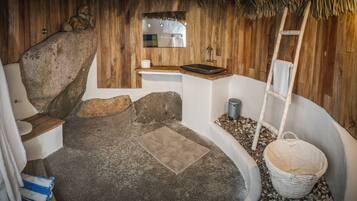 Romantic Apartment, River View | Bathroom | Shower, rainfall showerhead, hair dryer, bathrobes