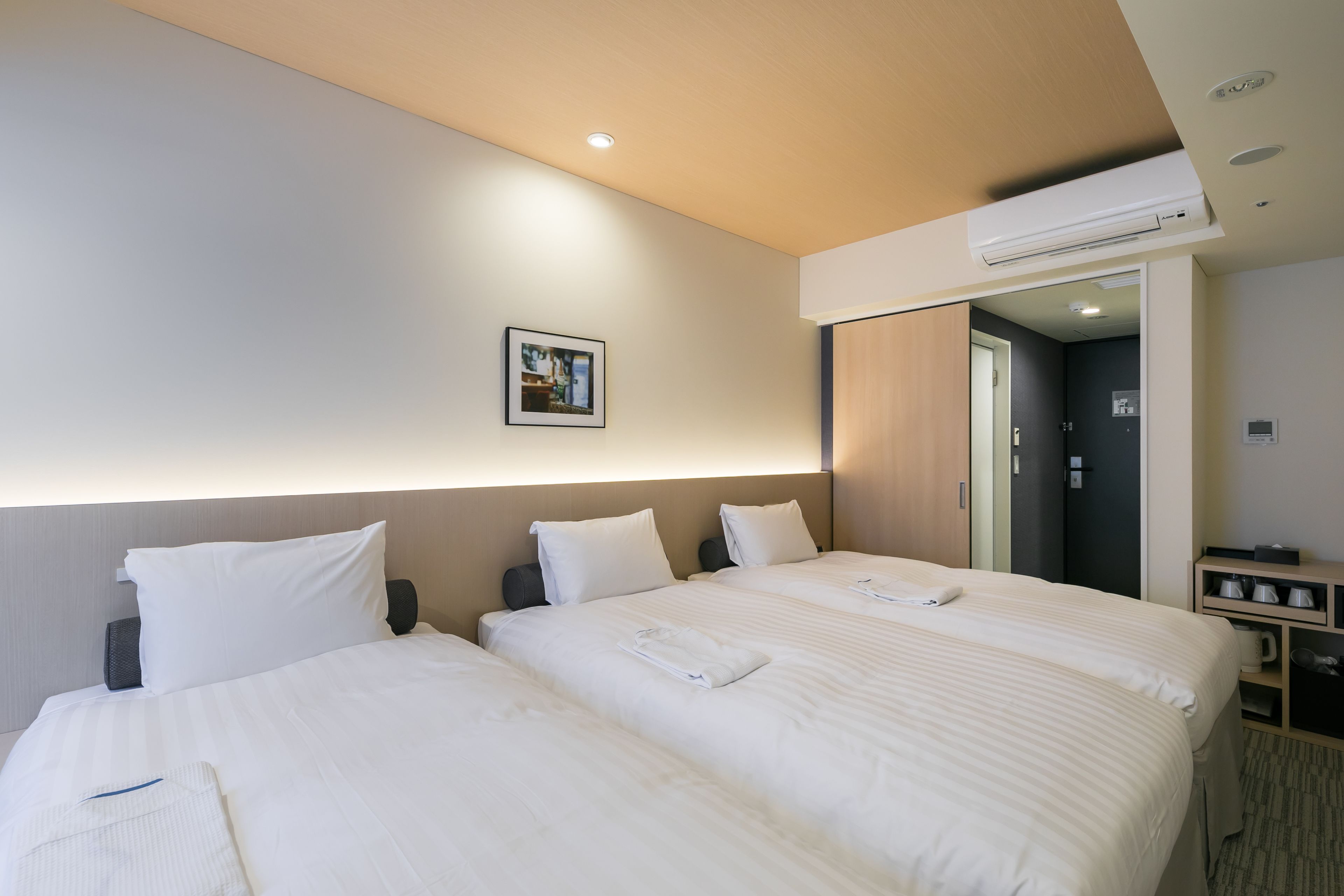 comfort twin room for 3 people, non smoking | in-room safe, free wifi, bed sheets, wheelchair access