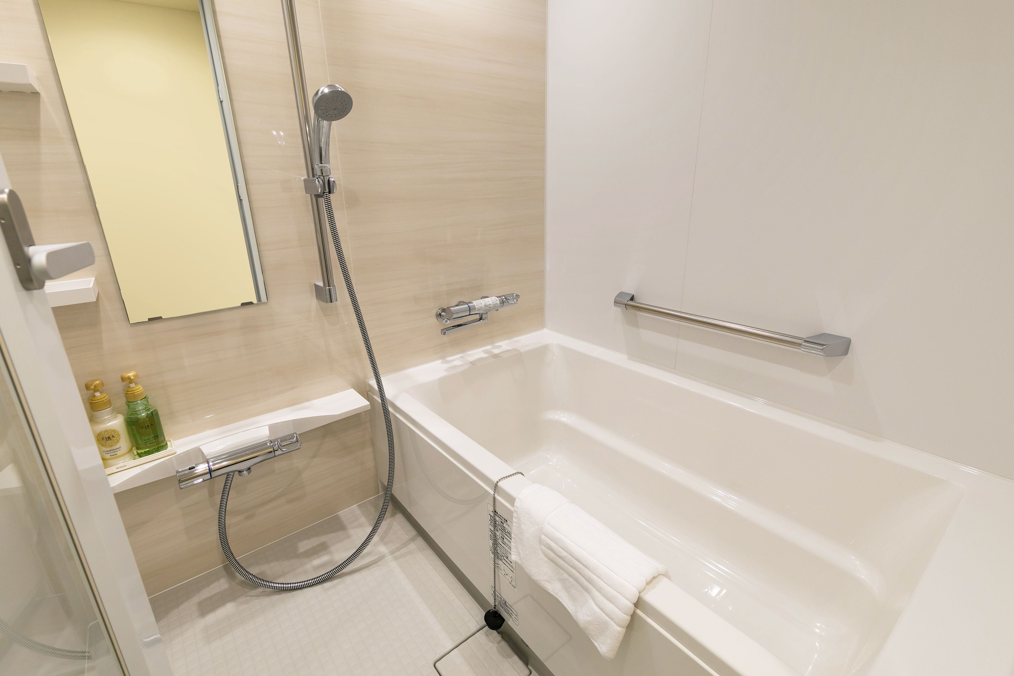 combined shower/bathtub, free toiletries, hair dryer, slippers