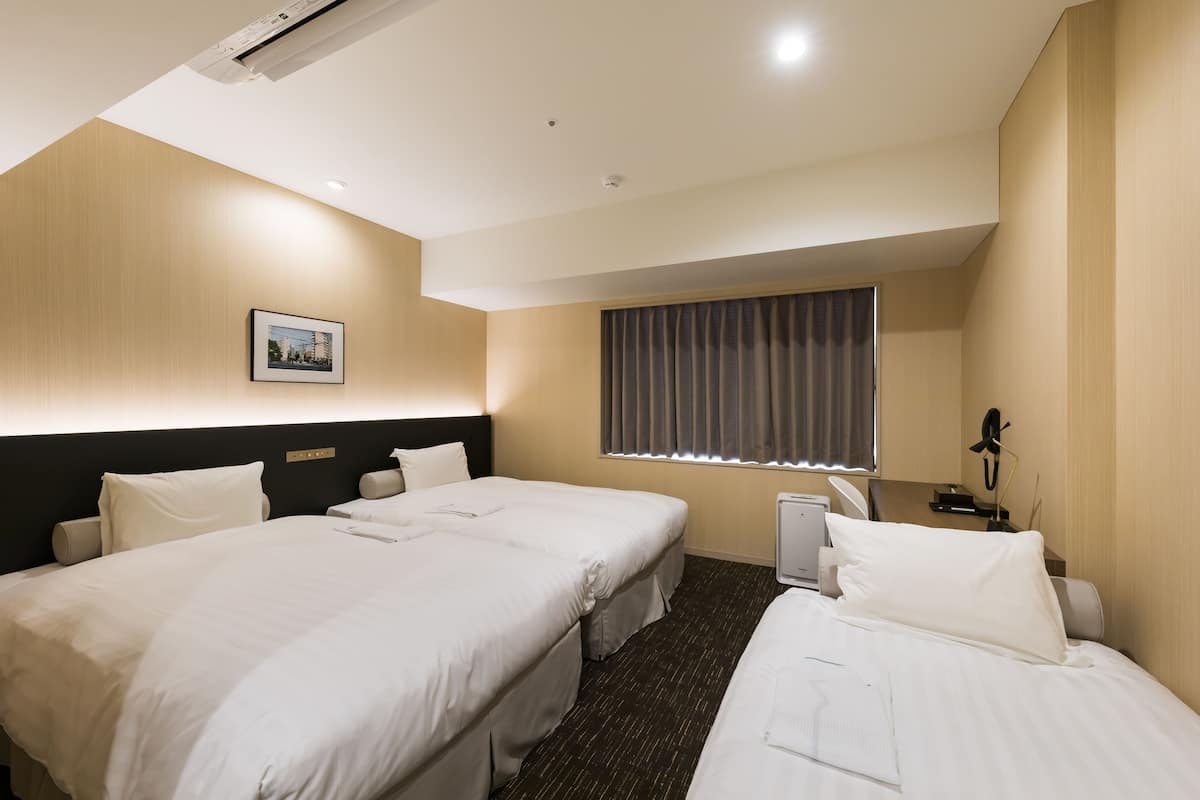 Twin kamer, niet-roken (Moderate, For 3 People) | Een kluis op de kamer, gratis wifi, beddengoed, rolstoeltoegankelijk