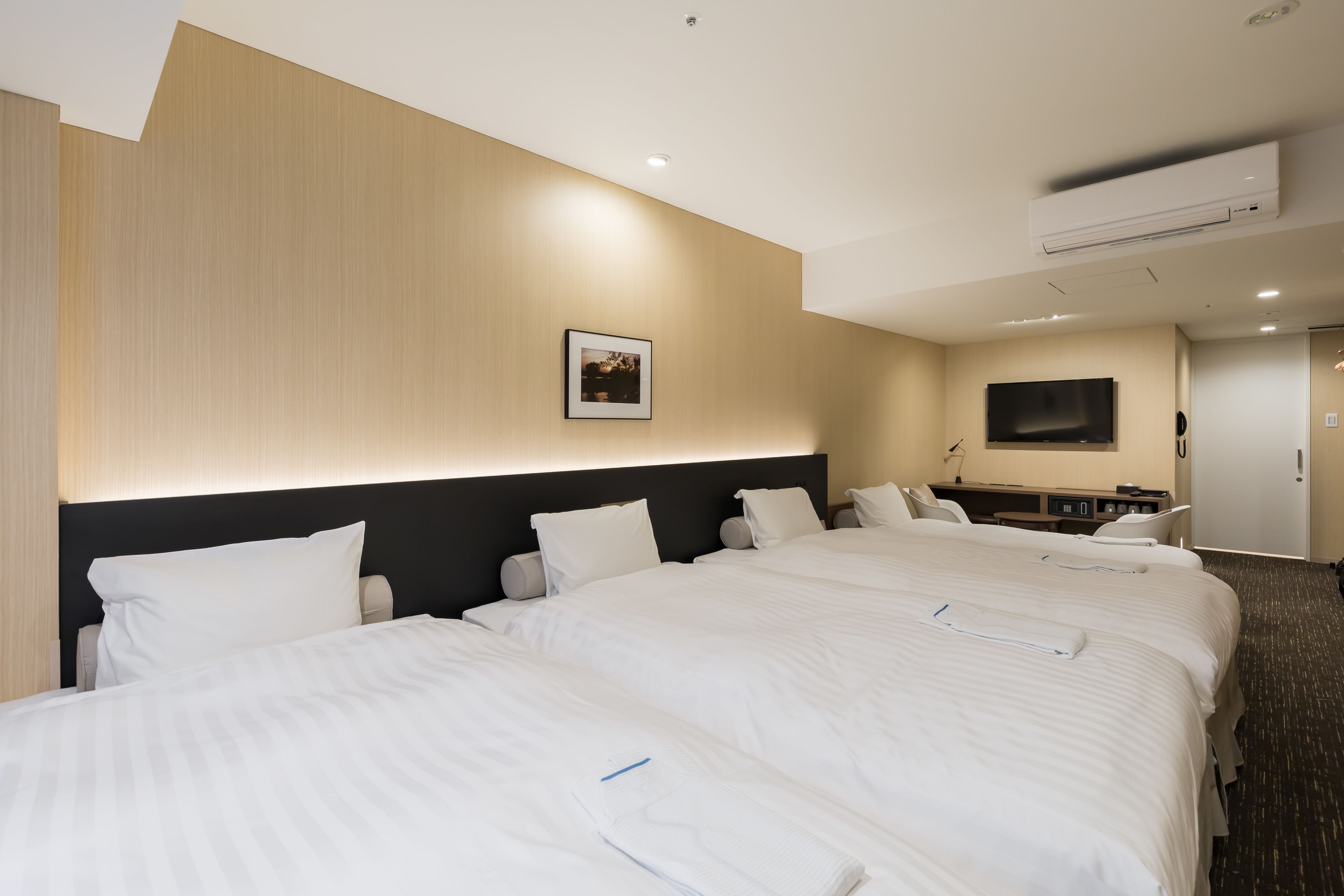 deluxe twin room for 4 people, non smoking | in-room safe, free wifi, bed sheets, wheelchair access