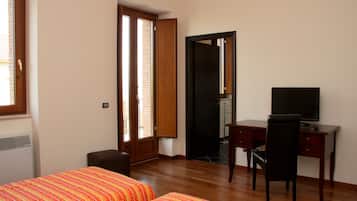 Classic Twin Room, Balcony | Premium bedding, desk, rollaway beds, free WiFi