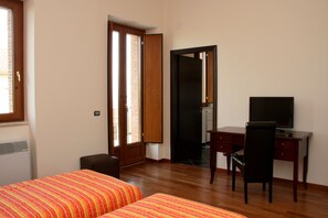 Classic Twin Room, Balcony | Premium bedding, desk, rollaway beds, free WiFi - Affittacamere Bellavista (San Marco dei Cavoti)
