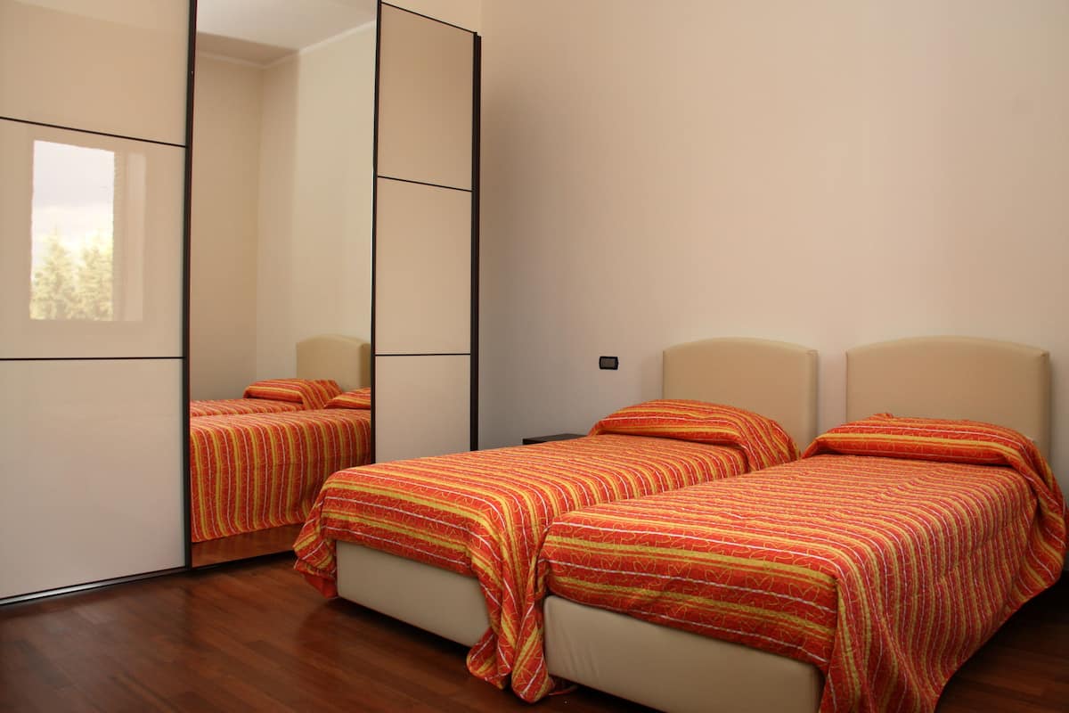 Classic Twin Room, Balcony | Premium bedding, desk, rollaway beds, free WiFi