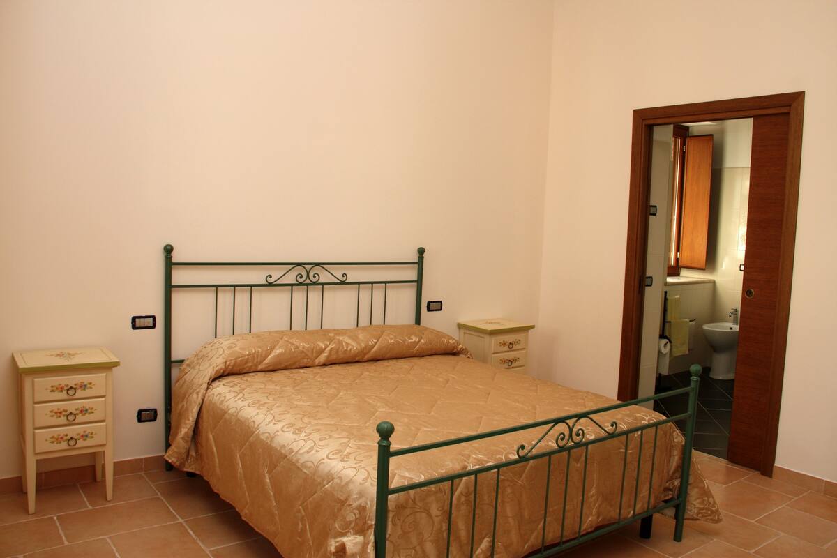 Double Room, Accessible, Ground Floor | Premium bedding, desk, rollaway beds, free WiFi
