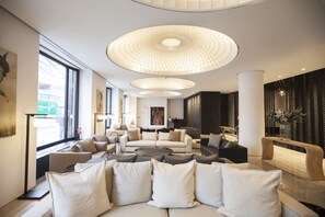 Lobby sitting area - Quentin XL Potsdamer Platz Hotel (Berlin)