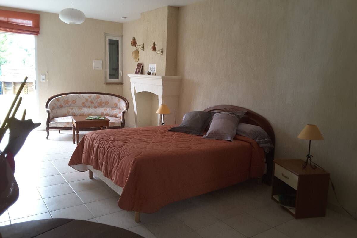 Habitación (2) | Escritorio, tabla de planchar con plancha, cunas gratuitas y wifi gratis