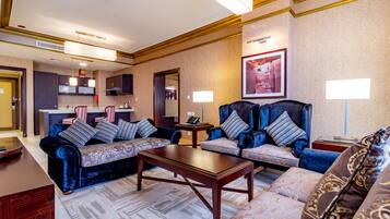 Suite, Bebas Asap Rokok (Prestige) | Area keluarga | Televisi layar datar 43-inci dengan saluran TV kabel