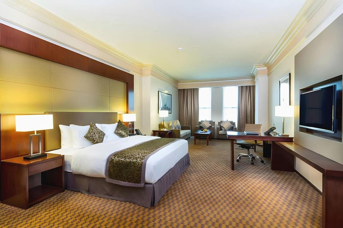 Premium bedding, minibar, in-room safe, desk