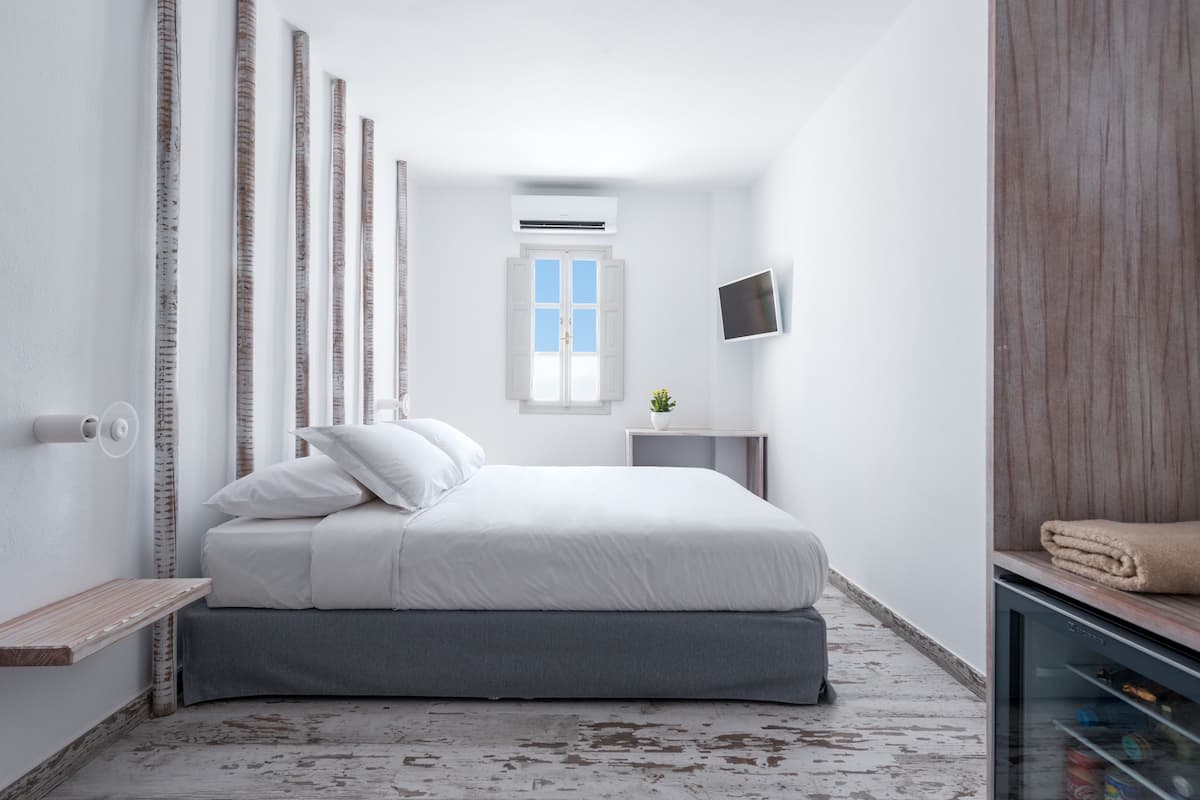 Minibar, in-room safe, blackout curtains, iron/ironing board