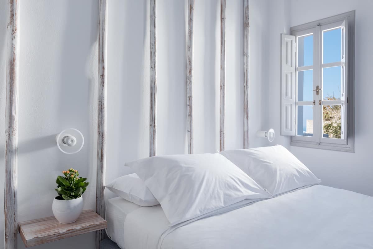 Junior Room | Minibar, in-room safe, blackout drapes, iron/ironing board