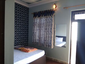  Budget Deluxe Room | Bathroom | Shower - Hotel Zamarrud Palace (Jaipur)