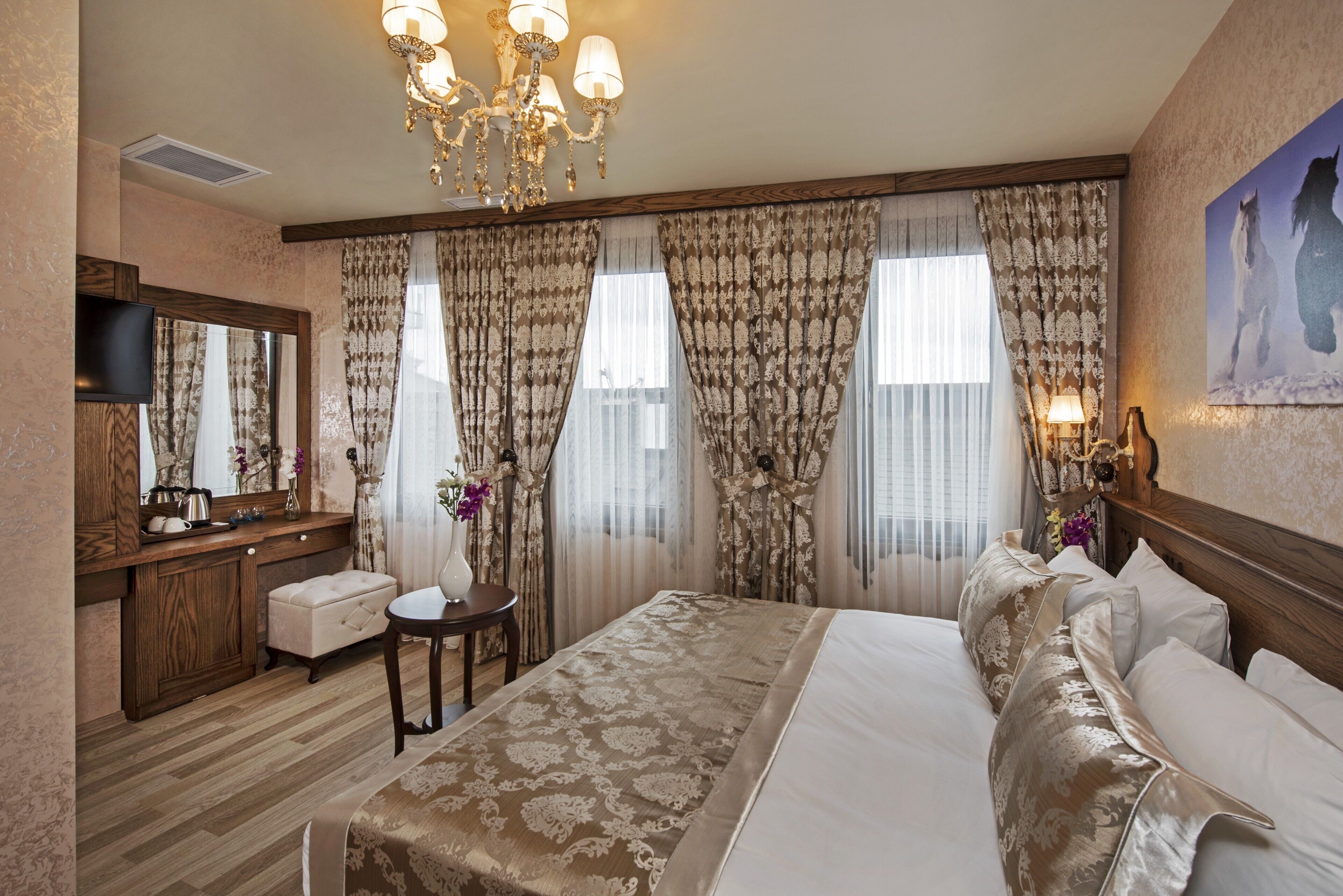 Standard Double Room, 1 King Bed | Premium bedding, memory-foam beds, minibar, in-room safe