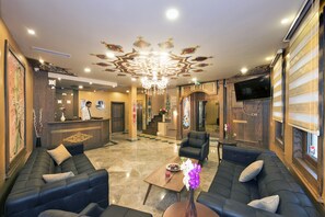 Lobby sitting area - Perapolis Hotel (Istanbul)