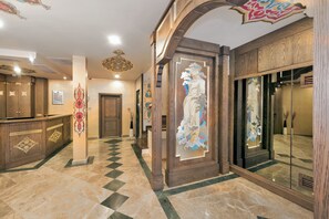 Interior entrance - Perapolis Hotel (Istanbul)