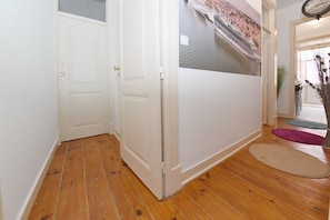 Interior - 7 Mares Hostel (Lisbon)