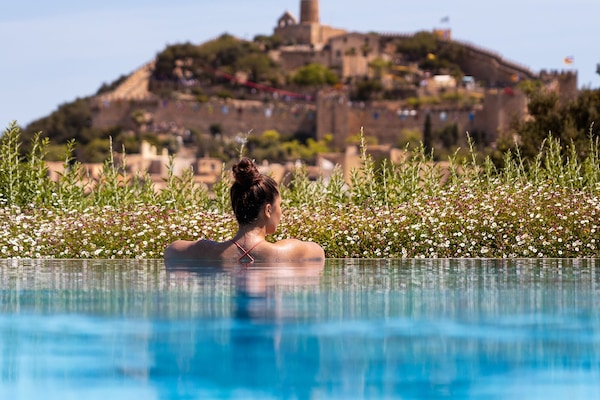 Innendørsbasseng og utendørsbasseng