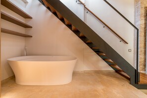 Suite Royal, terraza | 1 dormitorio, minibar, caja fuerte y escritorio