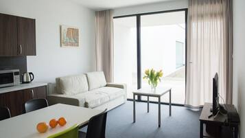 Cortinas blackout, tabla de planchar con plancha y wifi gratis