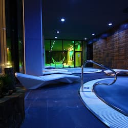 Indoor spa tub