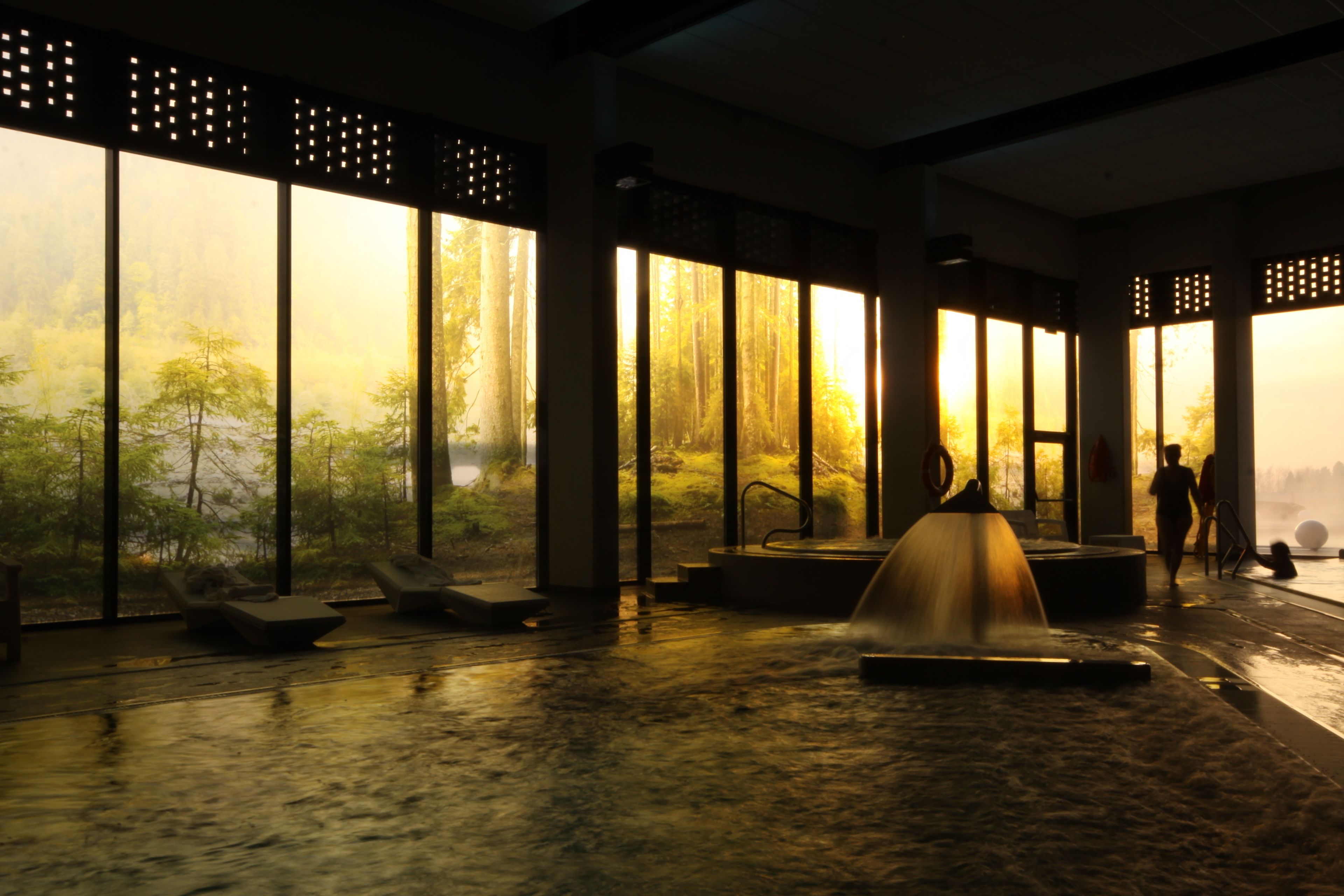 7 albercas techadas, alberca al aire libre y camastros