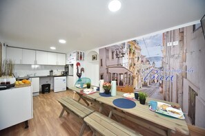 فطور أوروبي مجانًا يوميًا