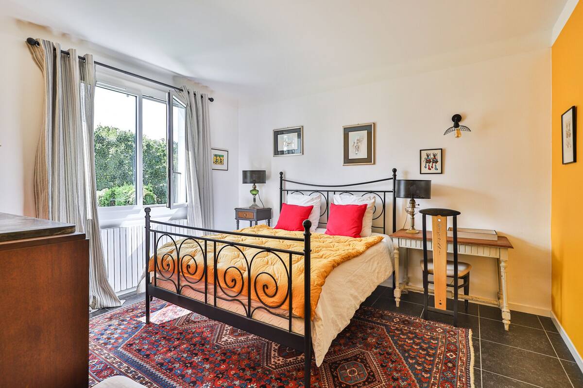Doppelzimmer (Jaune) | Hochwertige Bettwaren, Tempur-Pedic-Betten, Verdunkelungsvorhänge