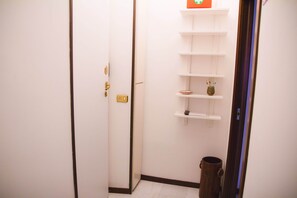 Interior entrance - Sweet Rooms in Easy House (Naples)