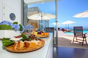 Apartamento Deluxe, 1 habitación | Servicio de comidas en la habitación