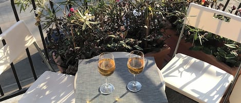 Basic-Doppel- oder -Zweibettzimmer | Balkon